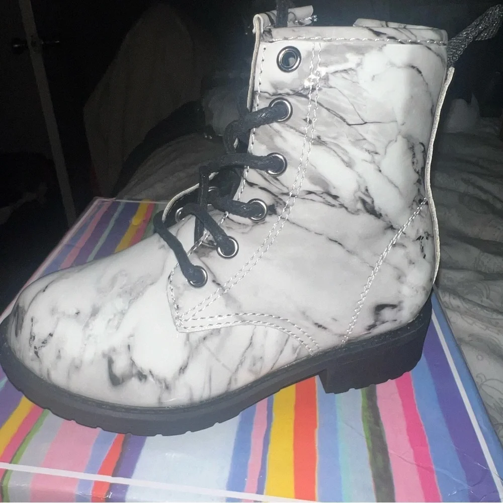 MIA | Kids' Lil Tatunya Marbled Combat Boots |‎ NEW!!!🖤☑️
